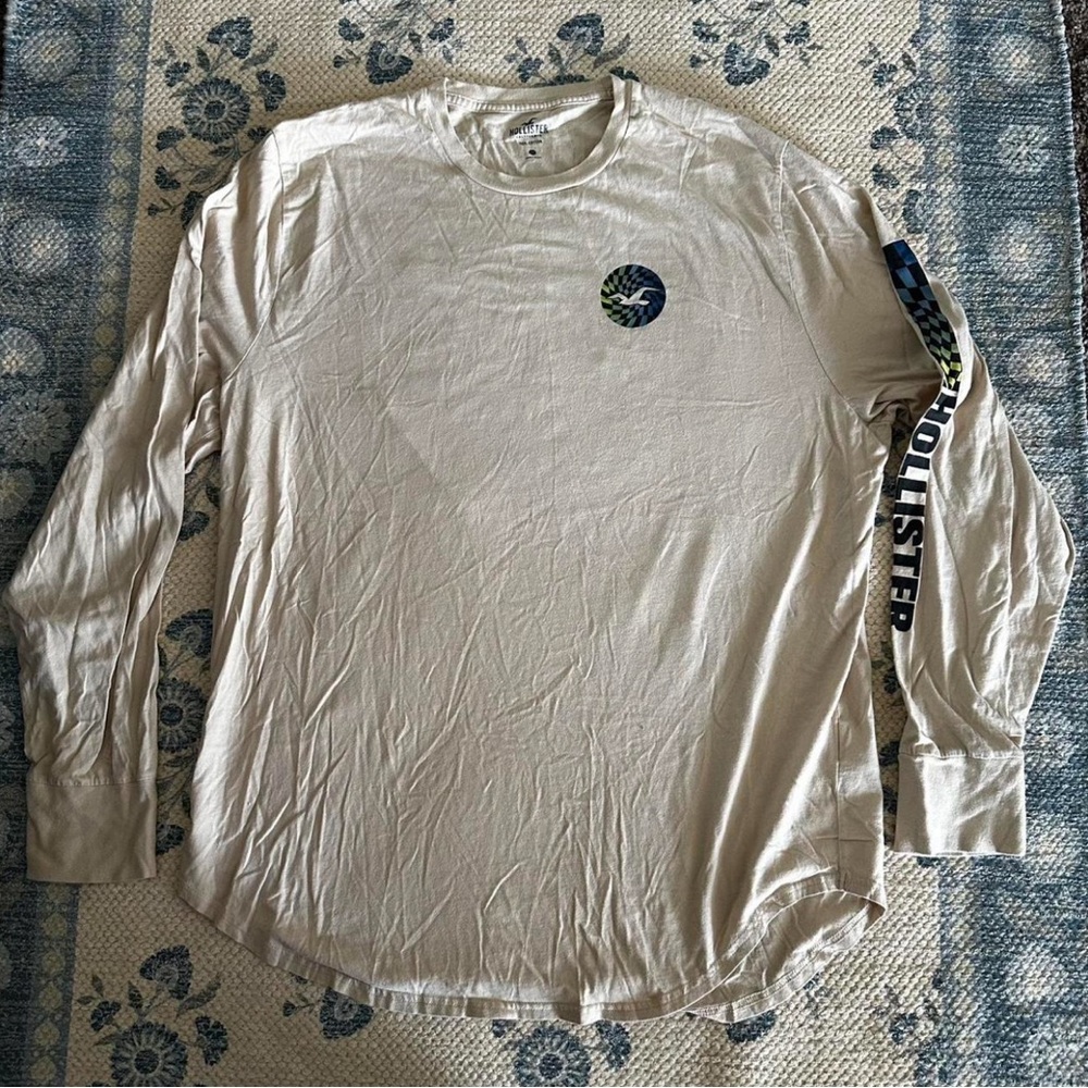 Hollister Men's Beige Long Sleeve Tee